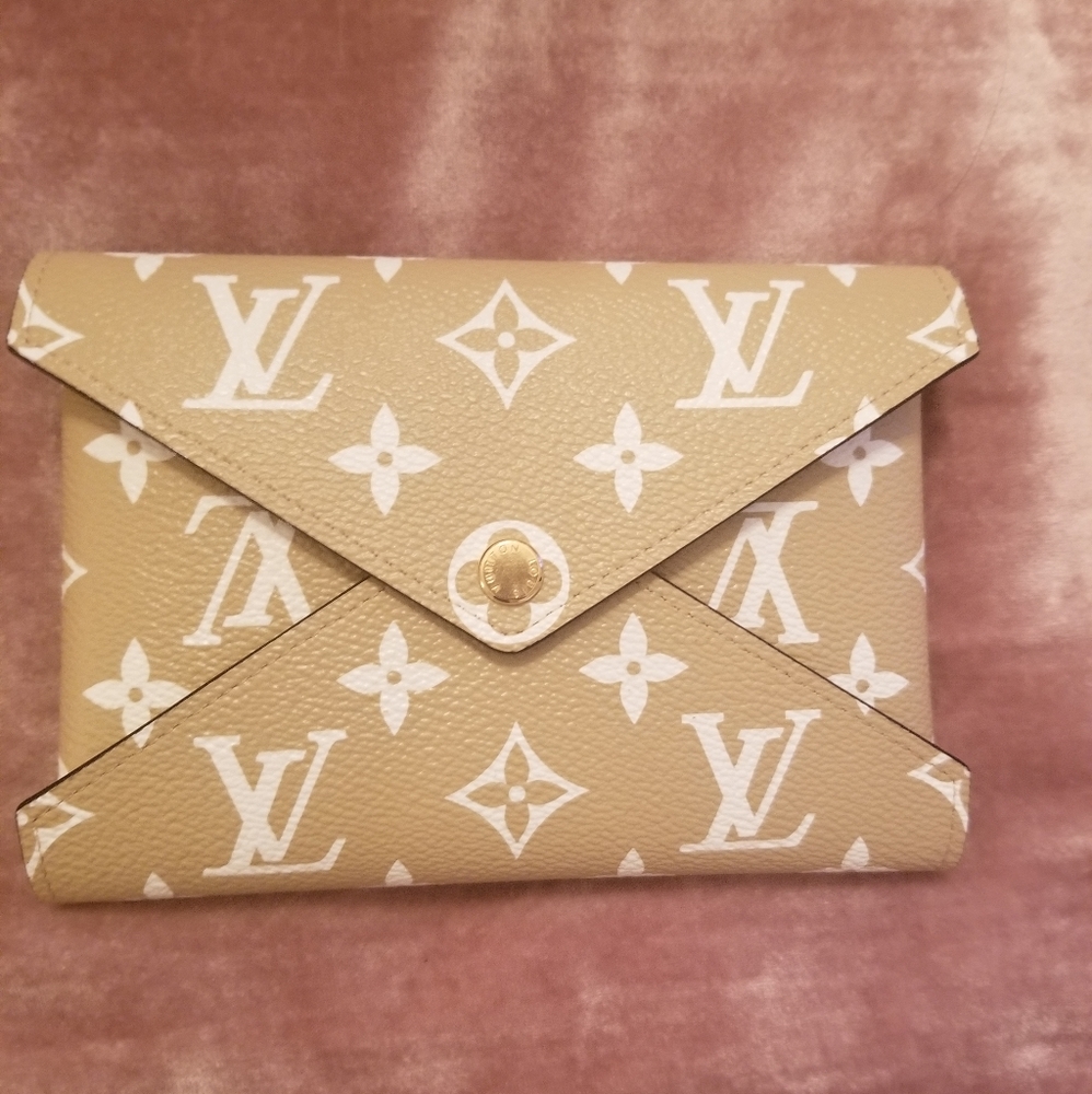 Louis Vuitton Pochette Kirigami Giant Monogram Bro